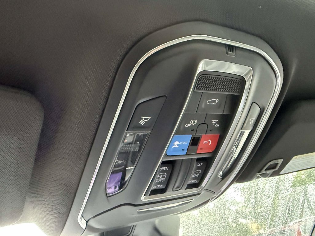 Used 2025 Jeep Grand Cherokee Altitude AWD/4WD image 27
