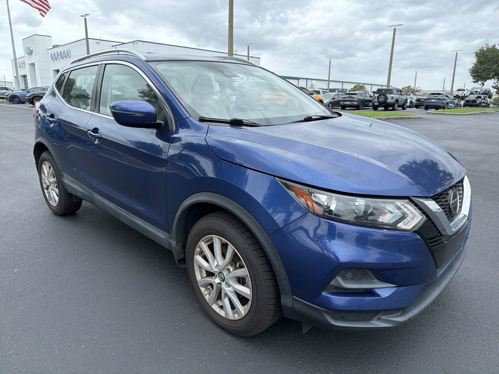Used 2020 Nissan Rogue Sport SV FWD image 1