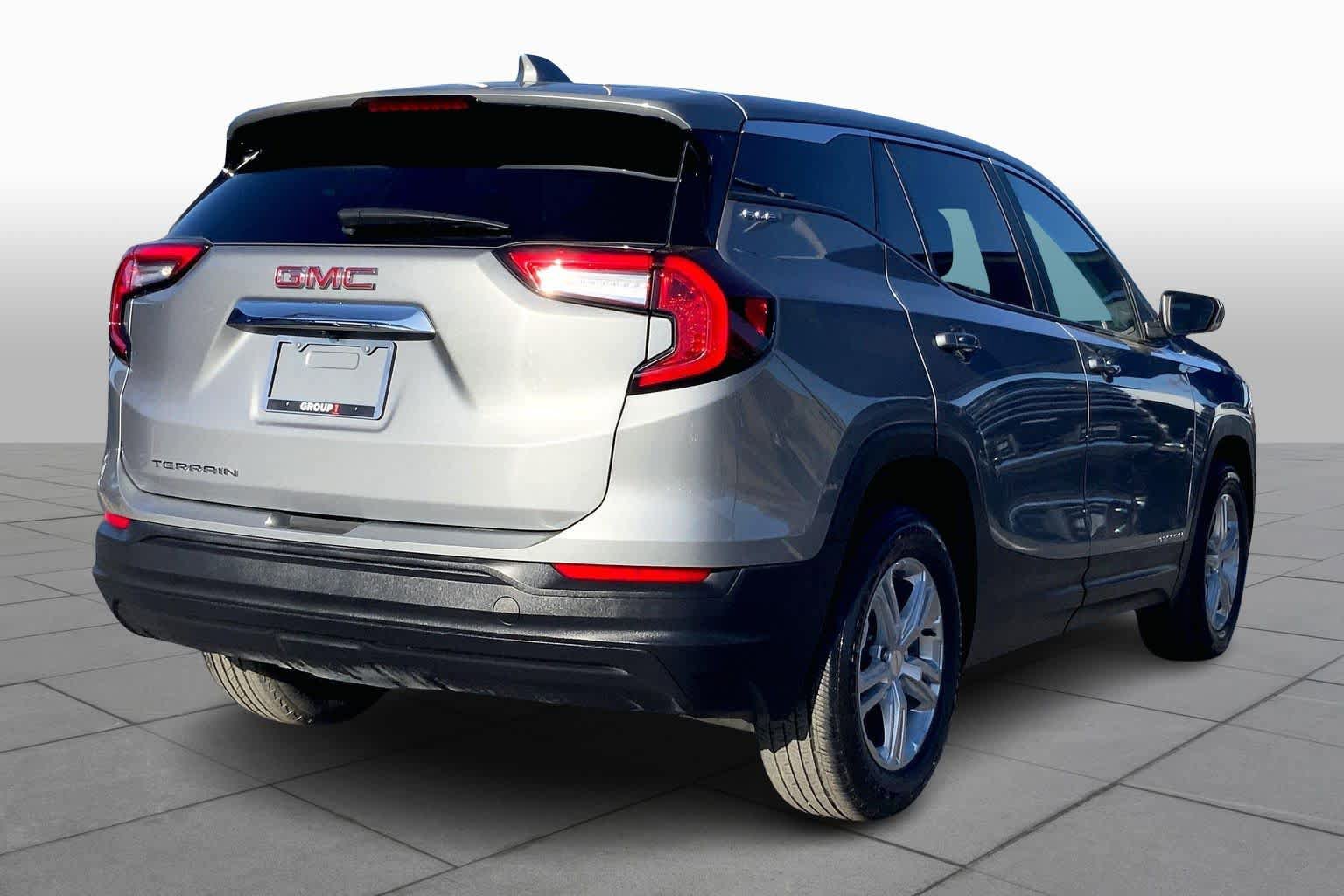 Used 2024 GMC Terrain SLE image 13