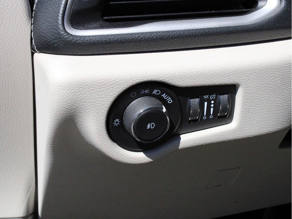 Used 2021 Chrysler Pacifica Touring-L w/ Premium & Safety Sphere Group AWD/4WD image 15