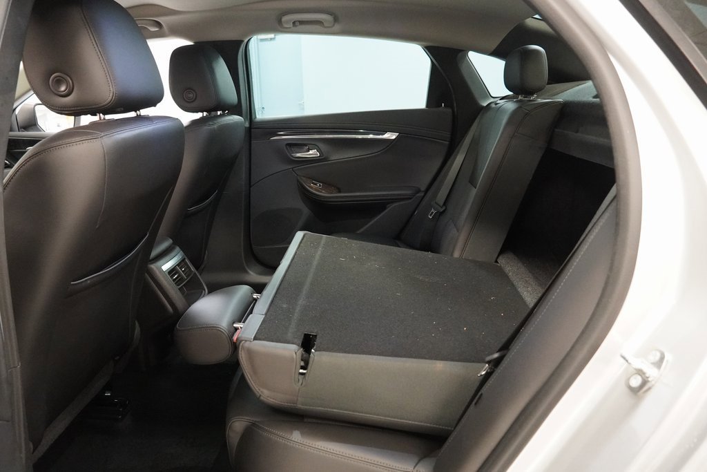 Used 2015 Chevrolet Impala LT w/ Convenience Package image 26