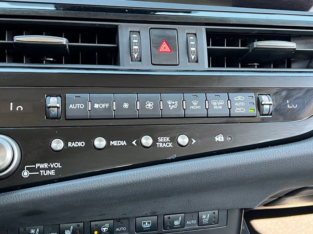 Used 2024 Lexus ES 350 Ultra Luxury w/ Accessory Package (Z2) image 22