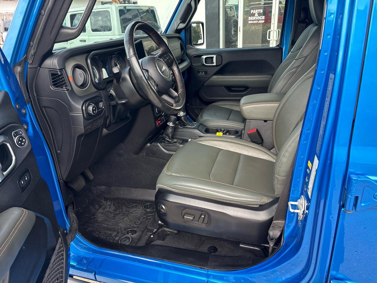 Used 2024 Jeep Gladiator Mojave AWD/4WD image 17