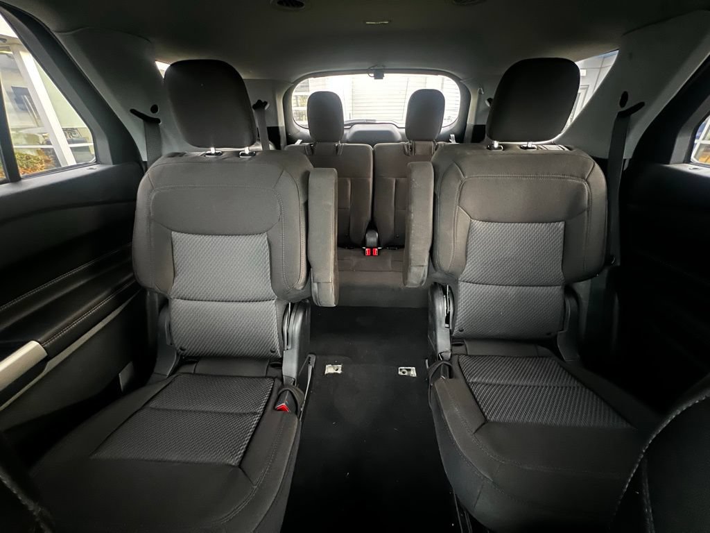 Used 2023 Ford Explorer XLT AWD/4WD image 51