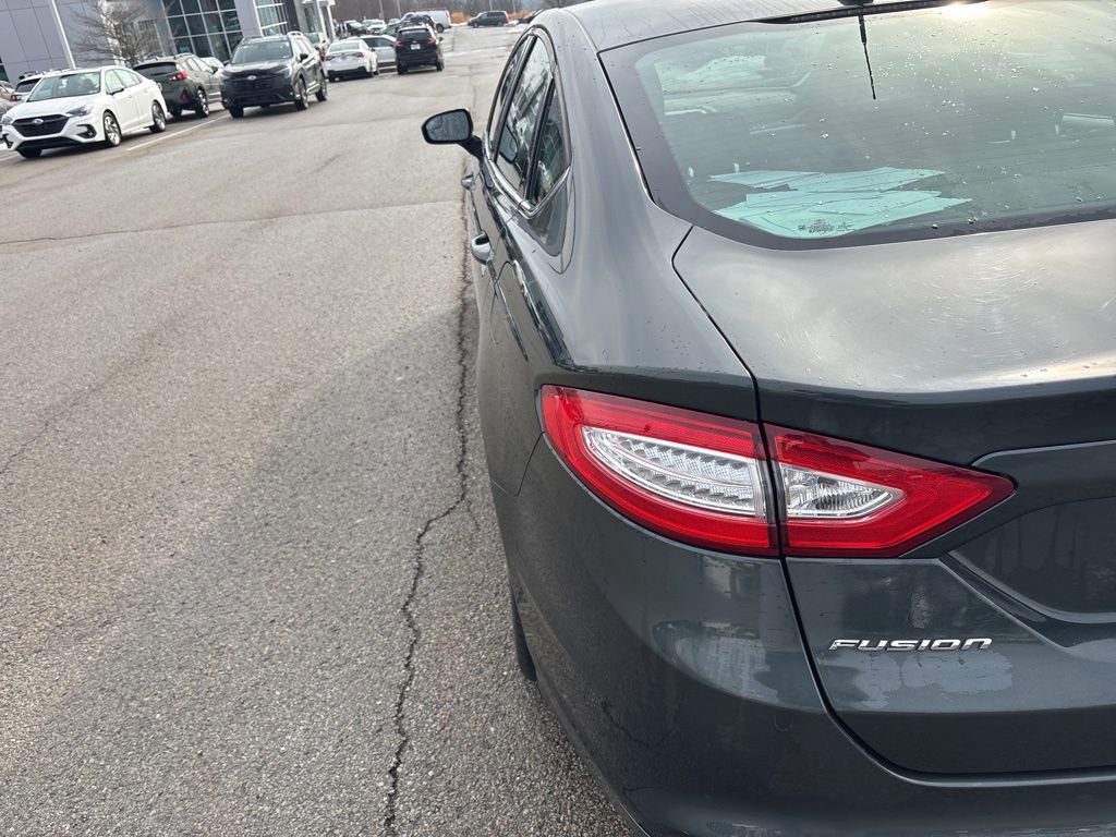 Used 2015 Ford Fusion SE image 4