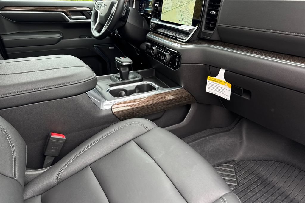Used 2024 Chevrolet Silverado 1500 LT Trail Boss w/ LT Trail Boss Premium Package AWD/4WD image 17