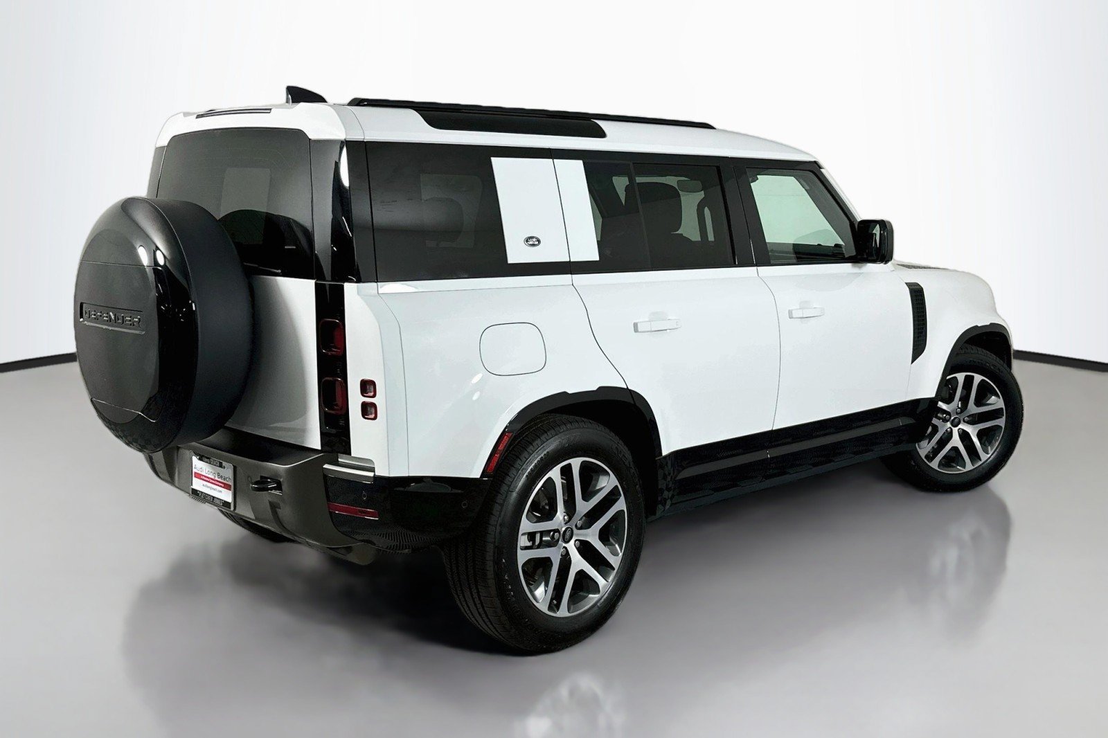 Used 2024 Land Rover Defender 110 X-Dynamic SE AWD/4WD image 14