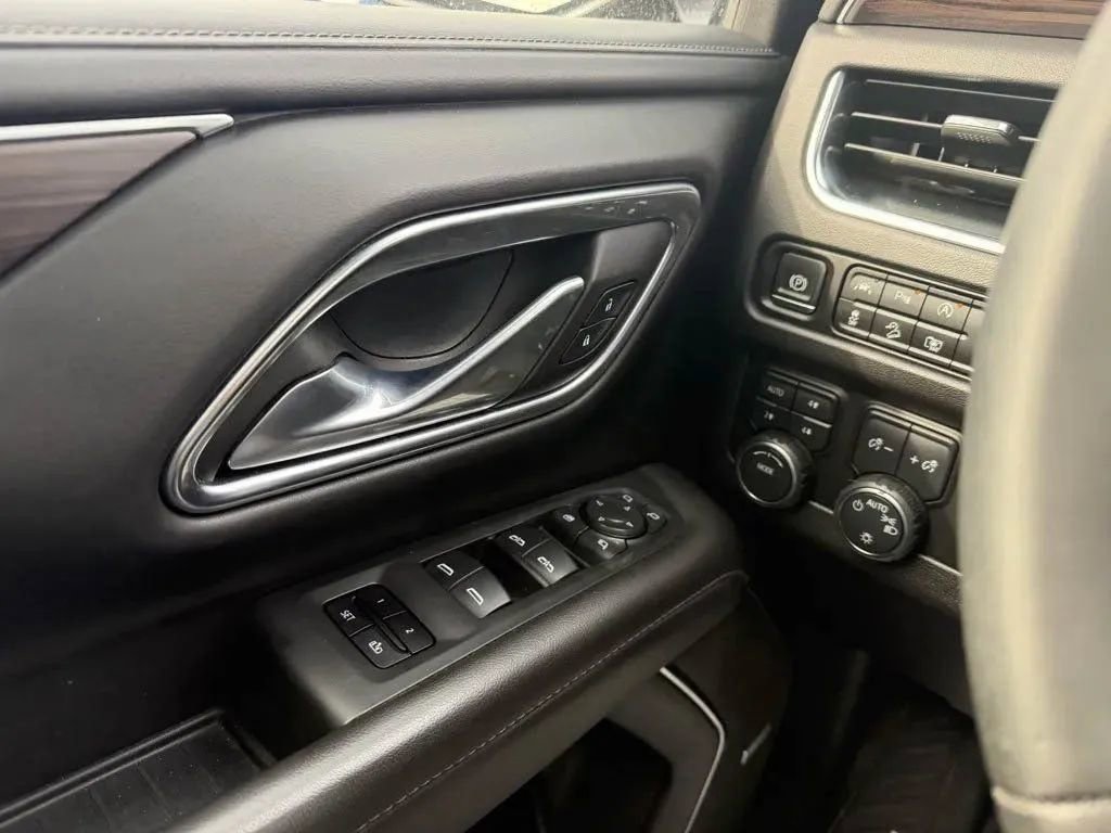 Used 2023 Chevrolet Tahoe Z71 w/ Luxury Package AWD/4WD image 13
