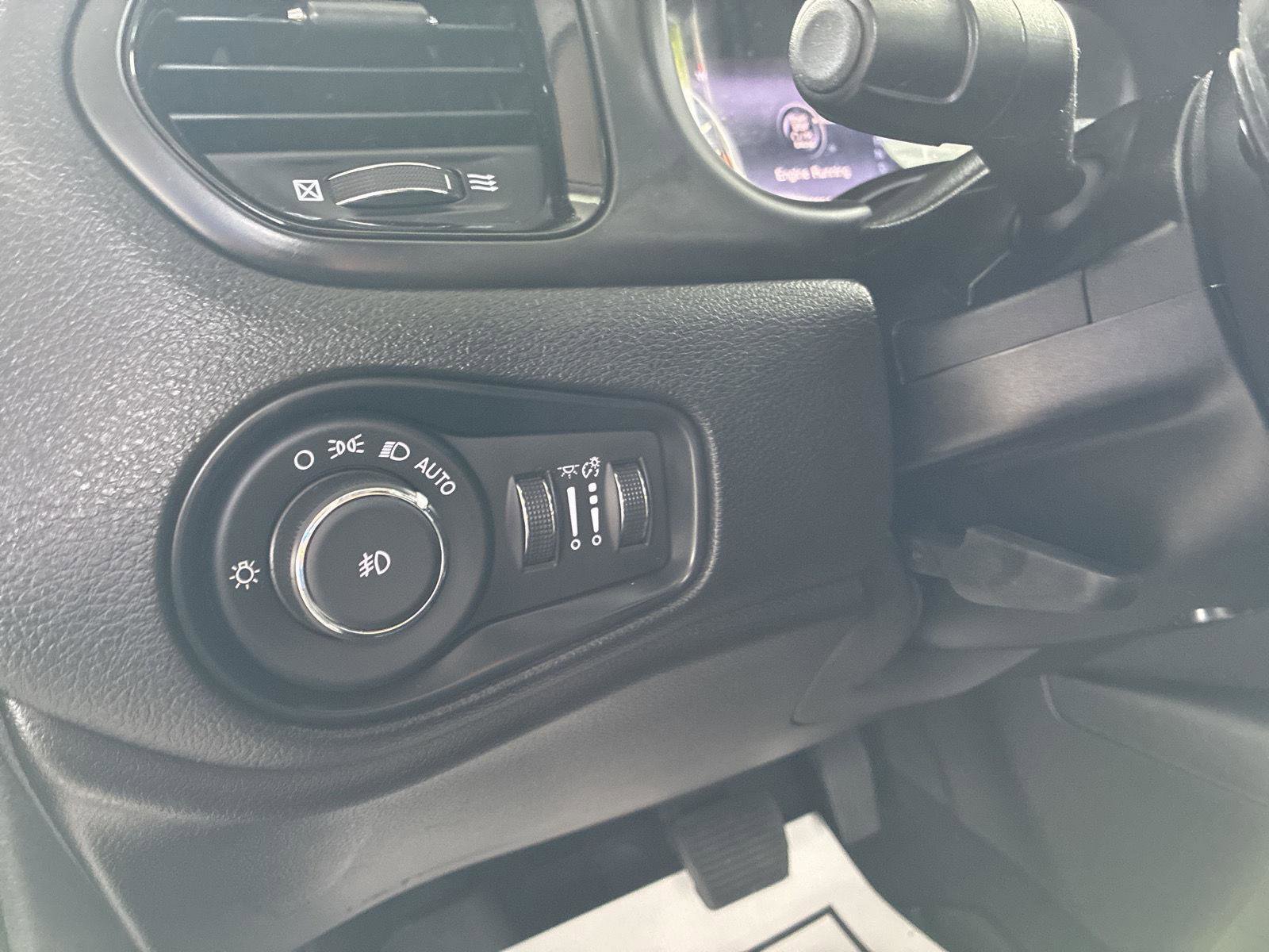 Used 2017 Jeep Renegade Altitude AWD/4WD image 17