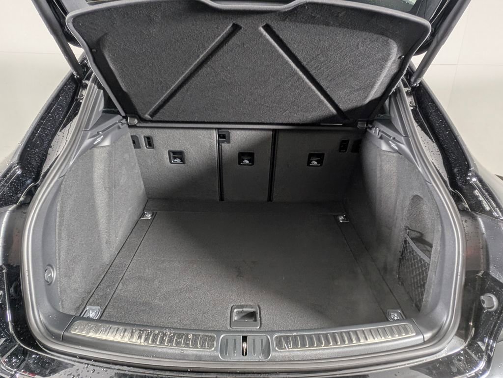 New 2026 Porsche Macan Turbo image 17