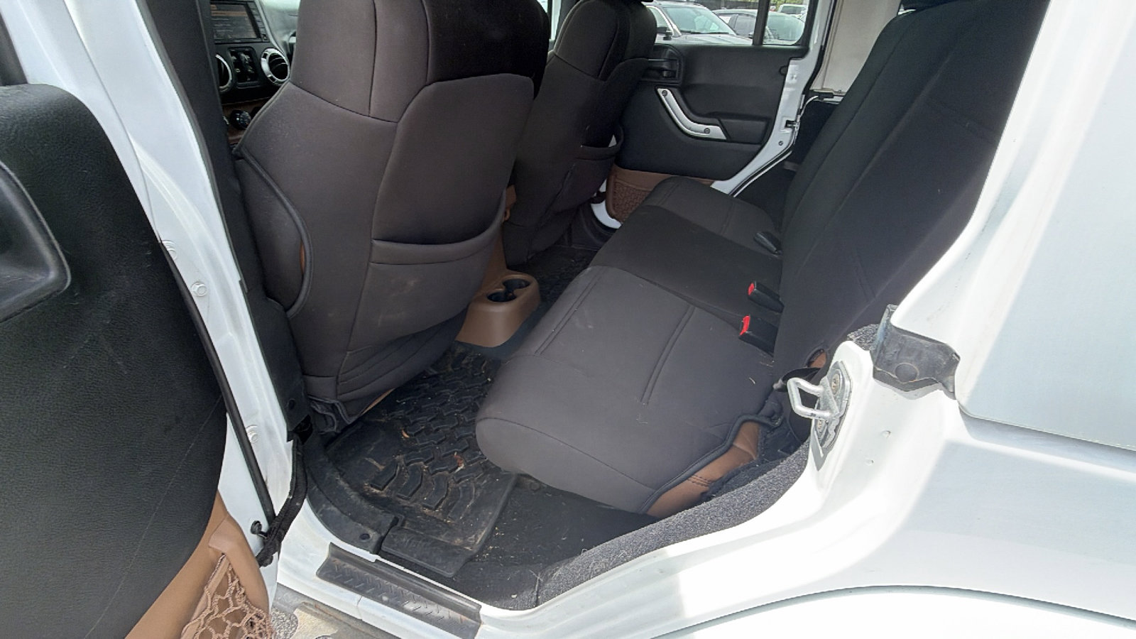 Used 2012 Jeep Wrangler Unlimited Sahara w/ Dual Top Group image 23