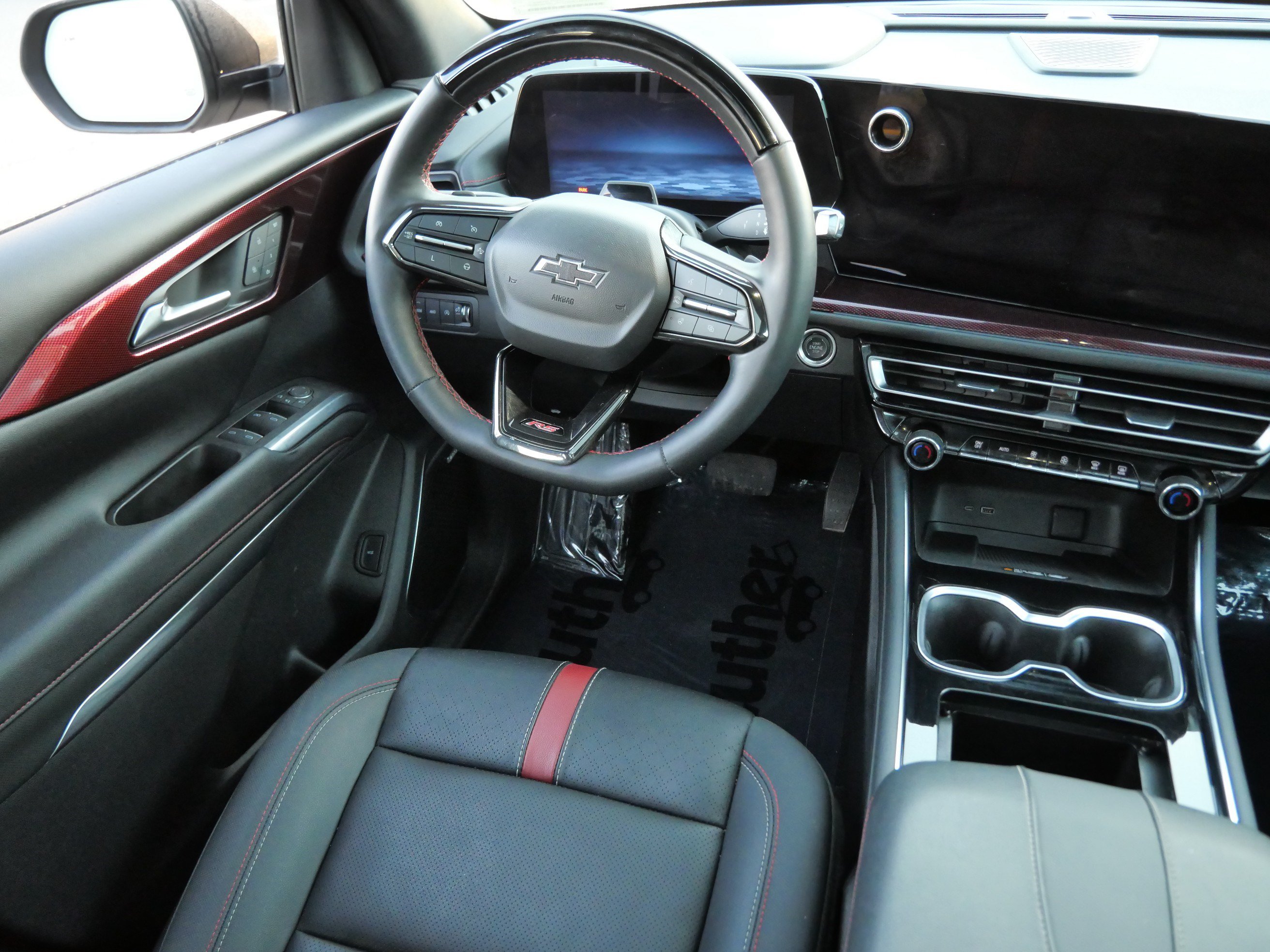 Used 2024 Chevrolet Traverse RS w/ LPO, Floor Liner Package AWD/4WD image 9