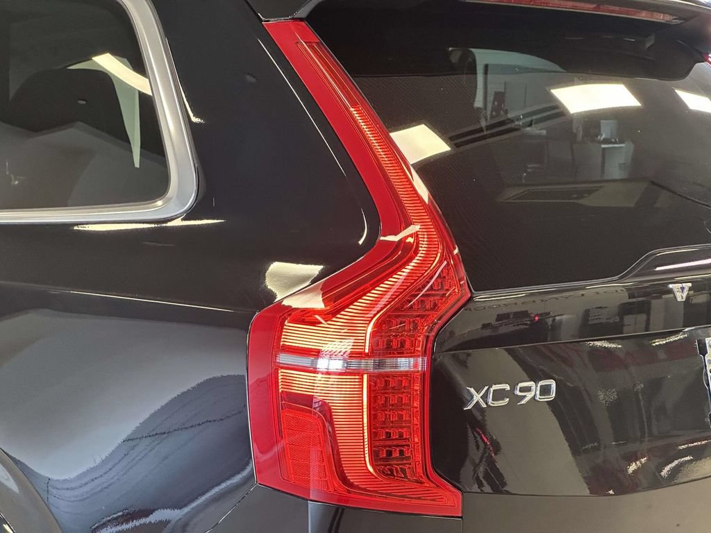 Used 2022 Volvo XC90 T6 Momentum w/ Advanced Package AWD/4WD image 12