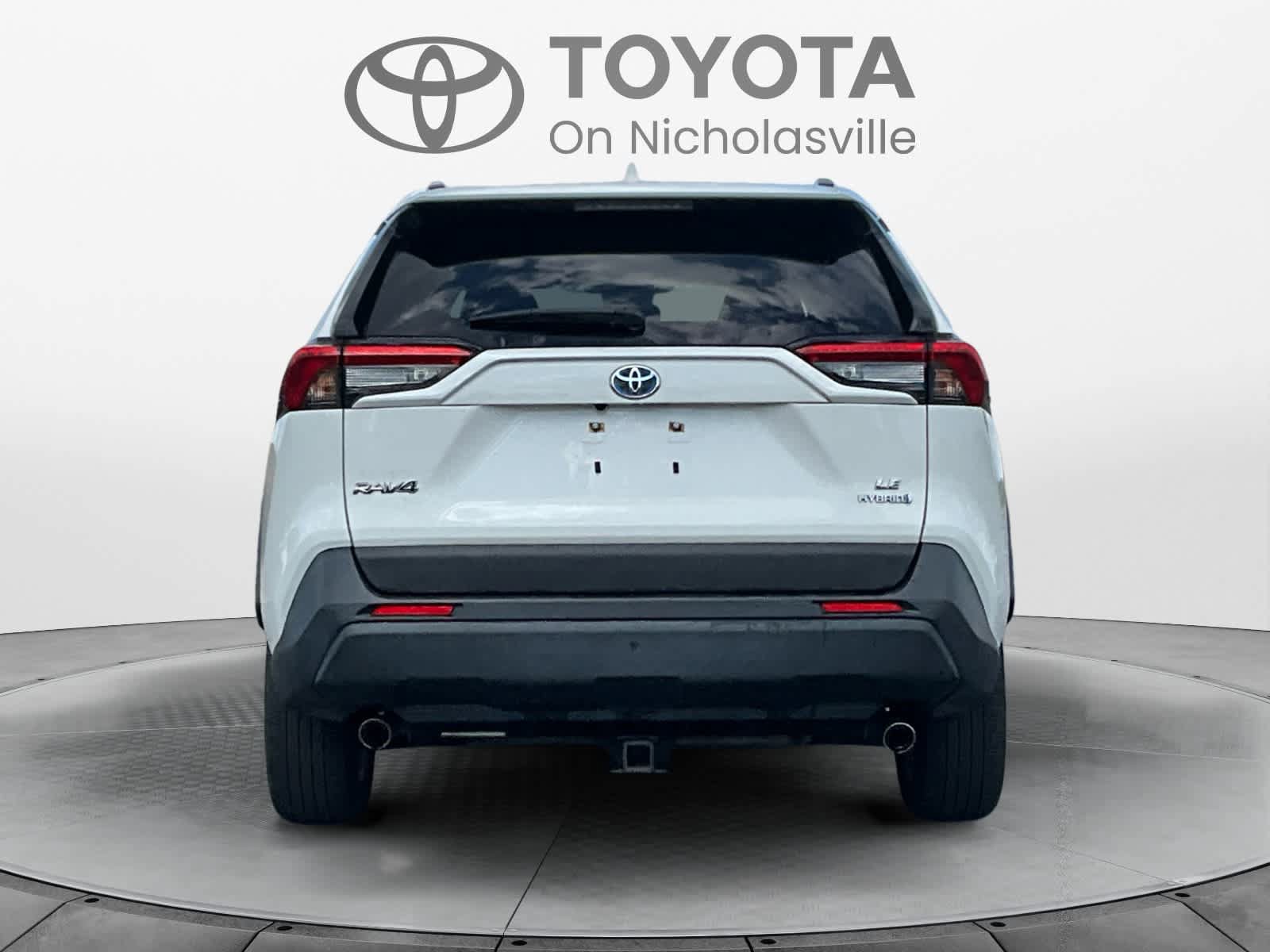 Used 2022 Toyota RAV4 LE AWD/4WD image 4