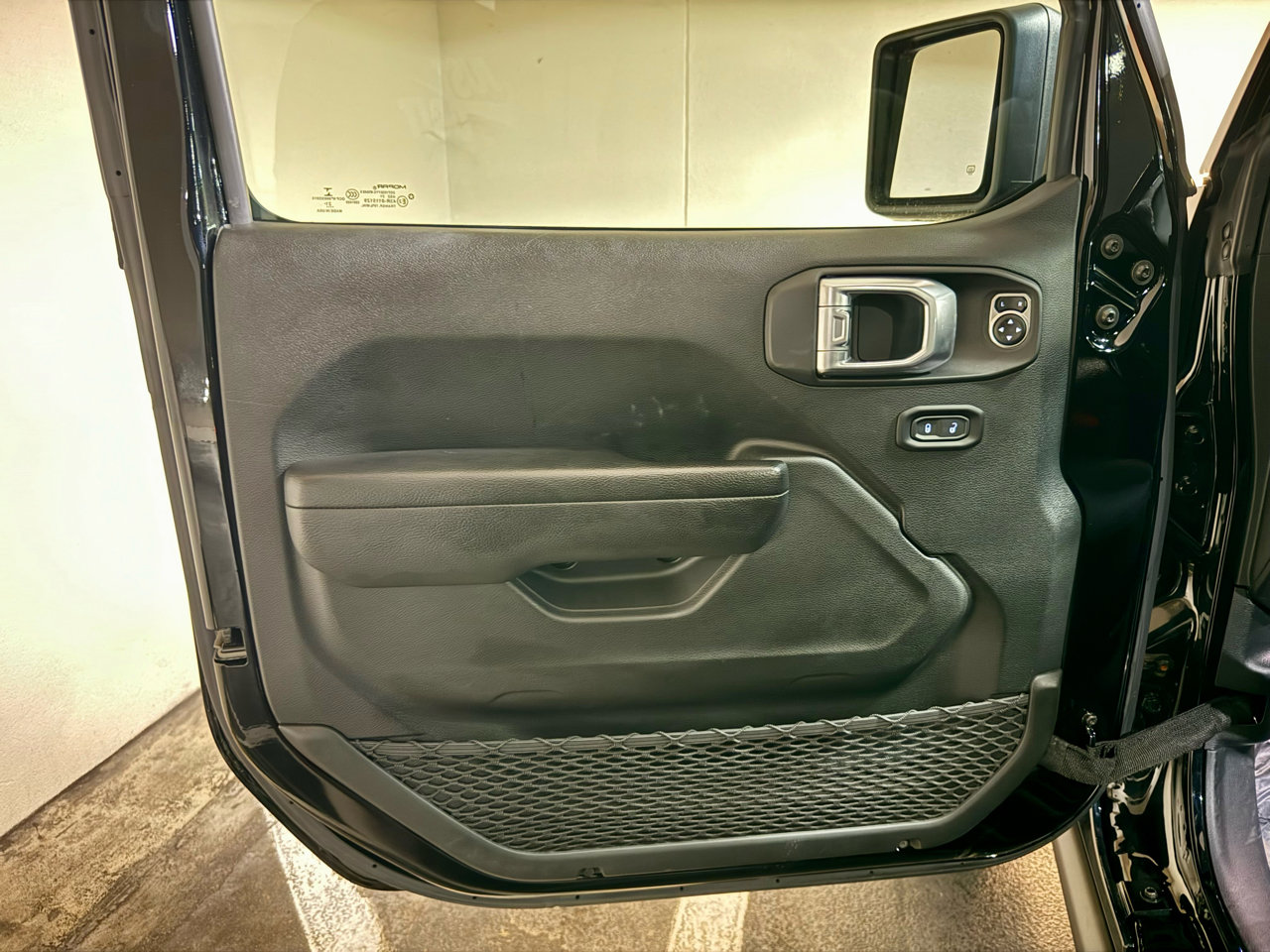 Used 2022 Jeep Gladiator Rubicon w/ Cold Weather Group image 15
