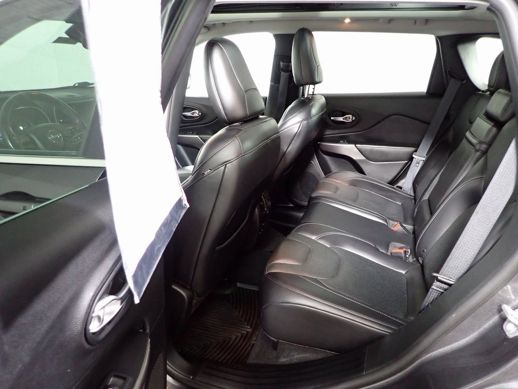 Used 2019 Jeep Cherokee Limited w/ Technology Group image 32