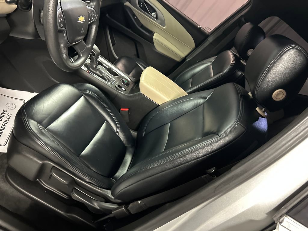 Used 2022 Chevrolet Traverse LS FWD image 11