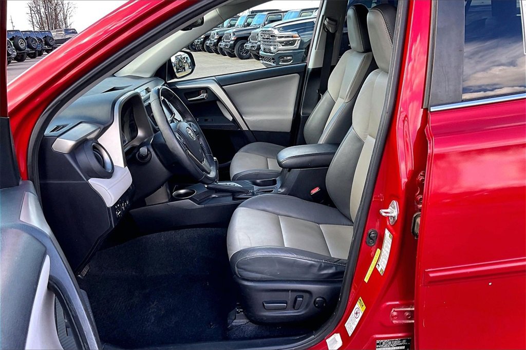 Used 2014 Toyota RAV4 Limited image 22