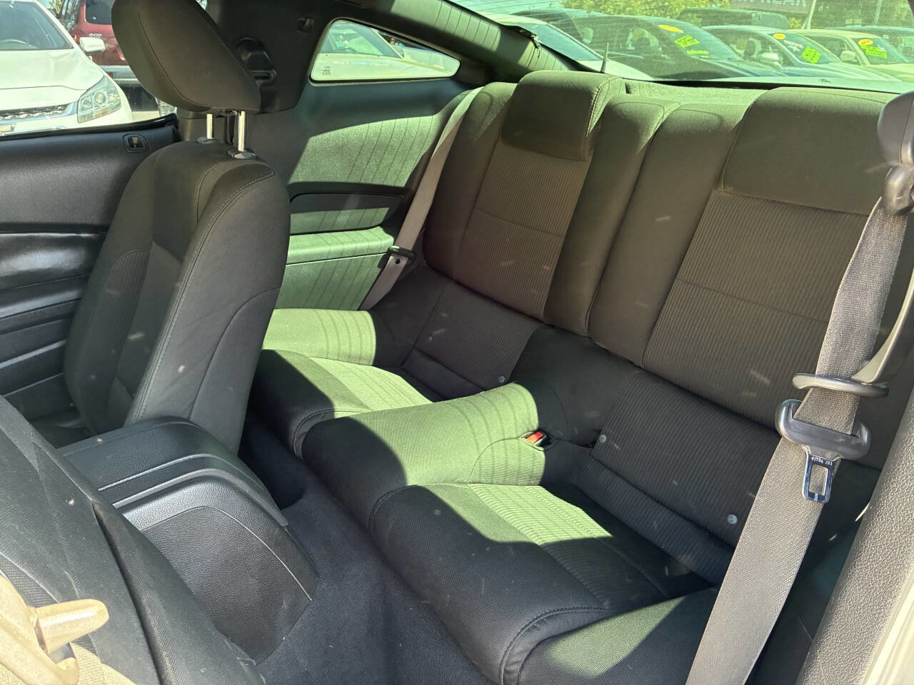 Used 2010 Ford Mustang Premium image 4