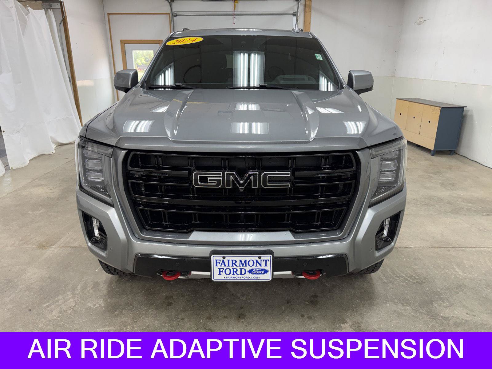Used 2024 GMC Yukon XL AT4 w/ AT4 Premium Plus Package AWD/4WD image 3