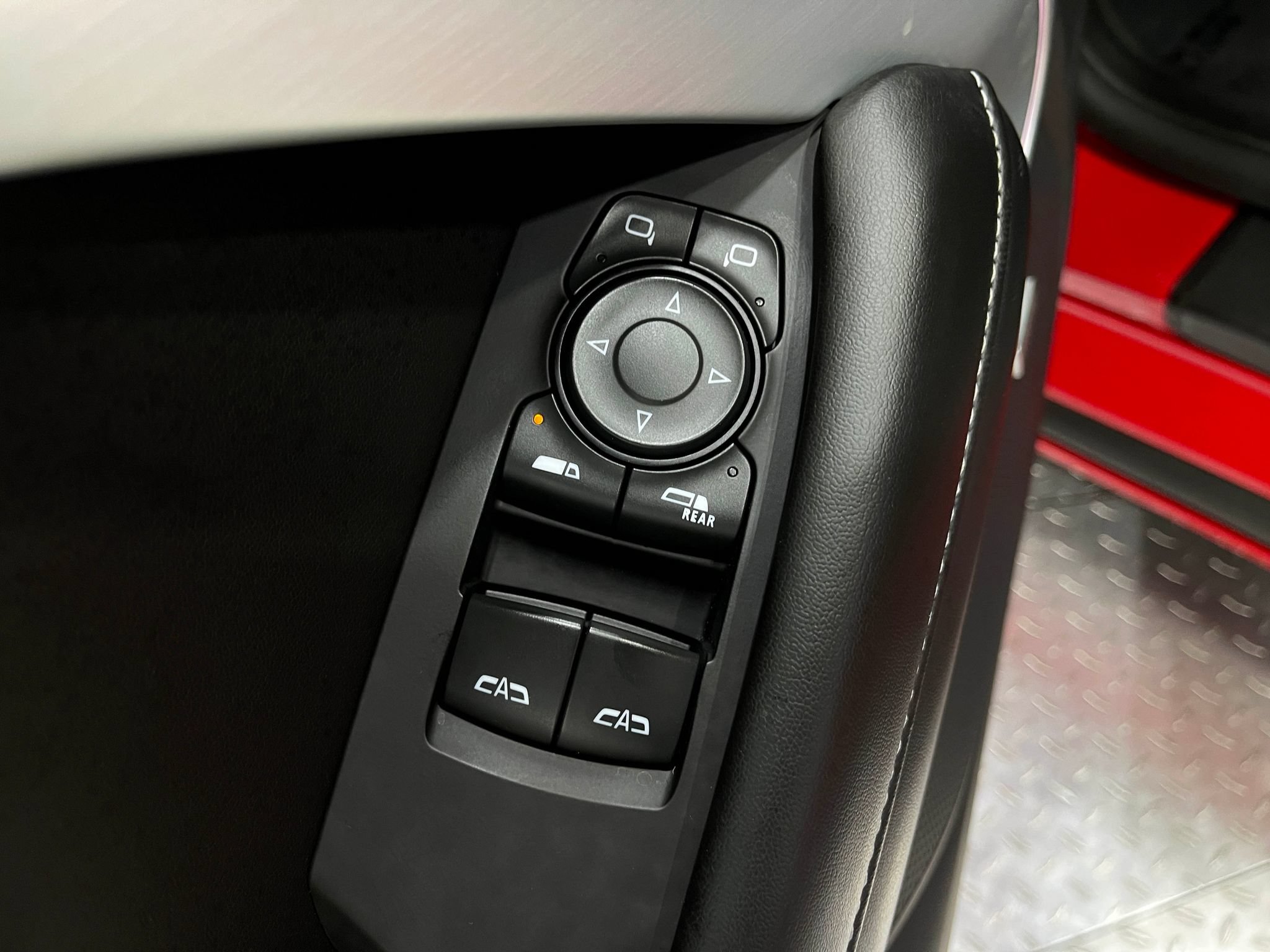 Used 2018 Chevrolet Camaro SS RWD image 15