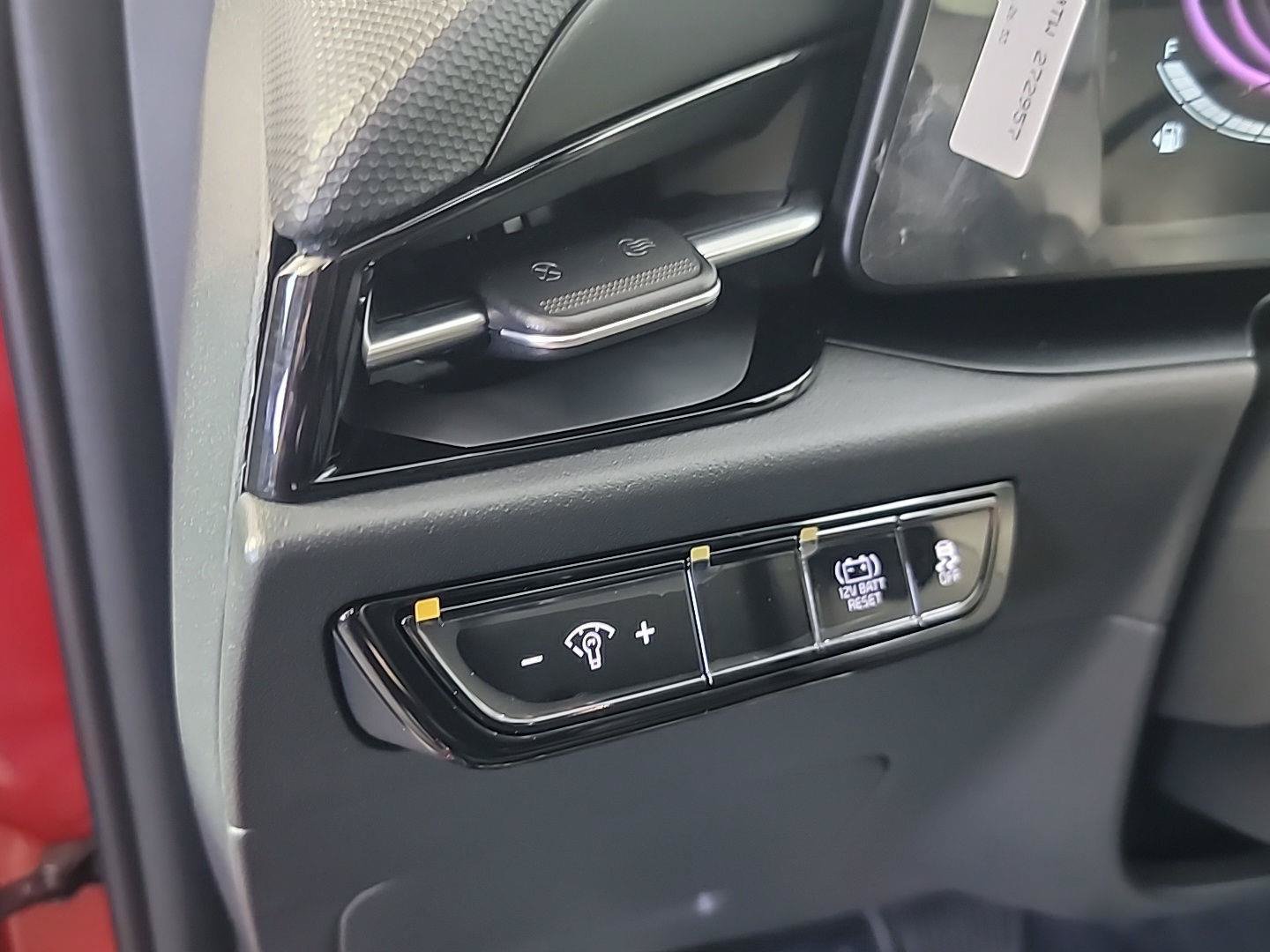 Used 2025 Kia Niro LX FWD image 34