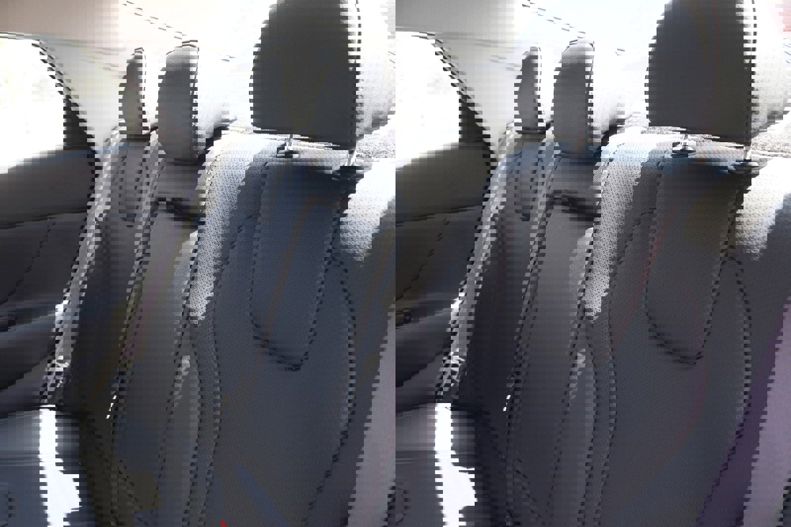 New 2025 Hyundai Elantra Limited image 14