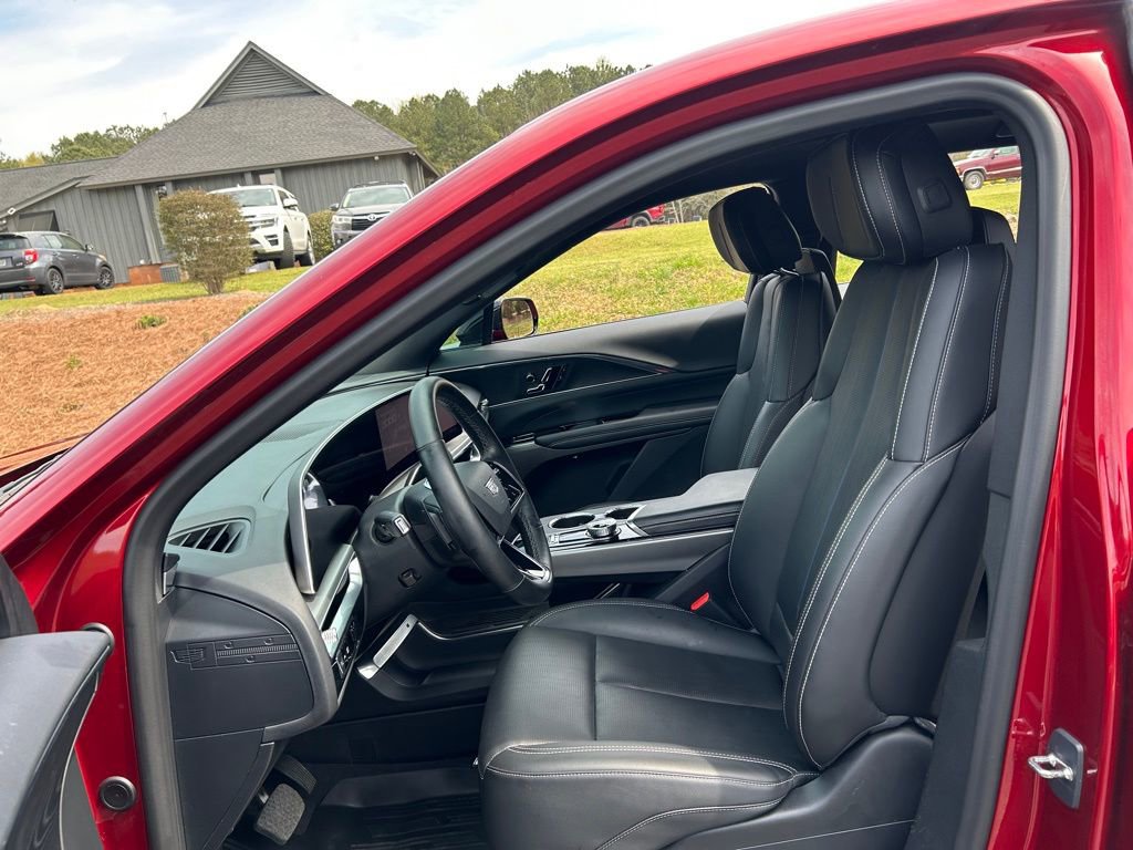 Used 2024 Cadillac Lyriq Luxury w/ LPO, Floor Liner Package image 35