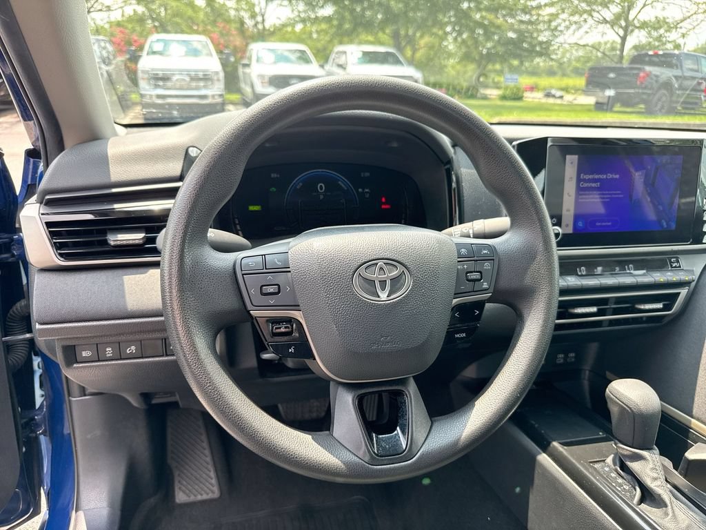 Used 2025 Toyota Camry LE FWD image 11