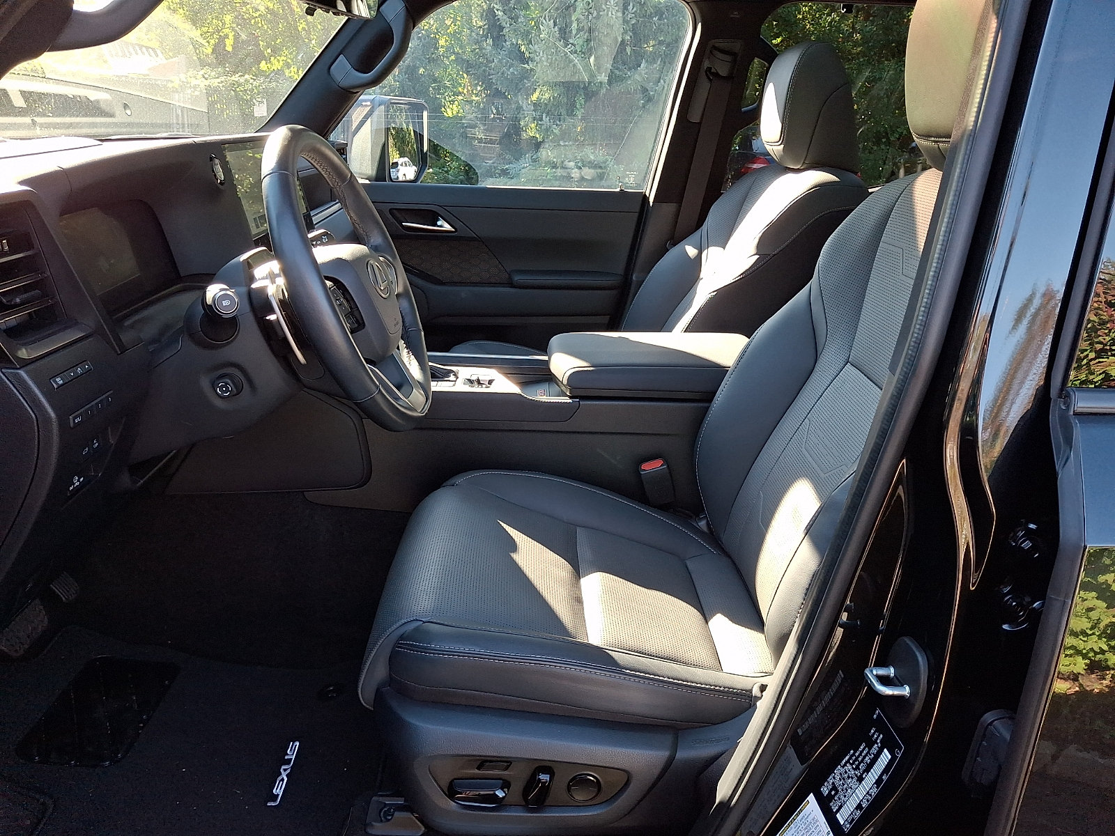 Certified 2024 Lexus GX 550 w/ Accessory Package (2T) AWD/4WD image 14