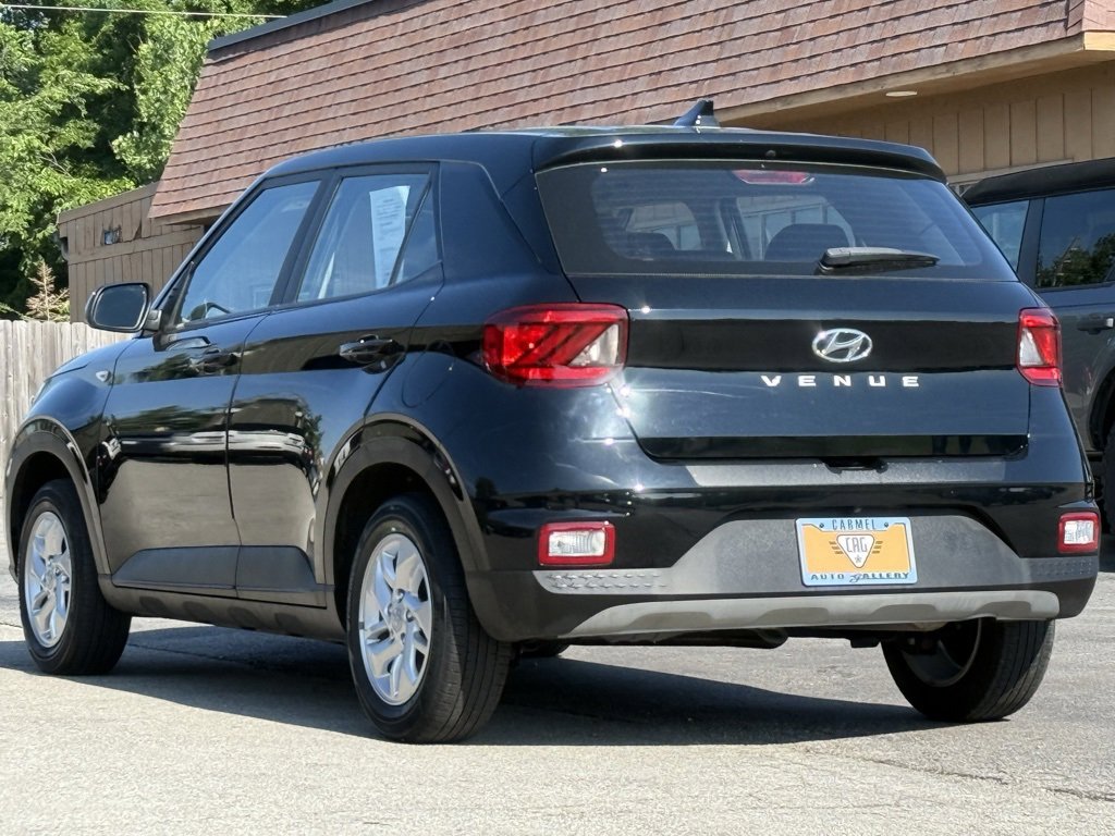 Used 2022 Hyundai Venue SE image 3