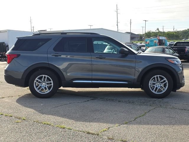 Used 2025 Ford Explorer Active w/ Active Comfort Package RWD image 6