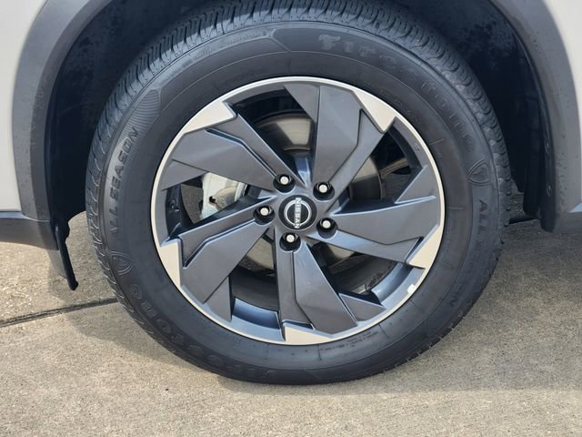 Used 2025 Nissan Rogue SV image 10