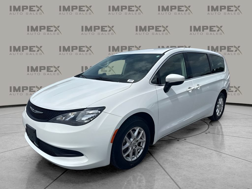 Used 2022 Chrysler Voyager LX FWD image 1