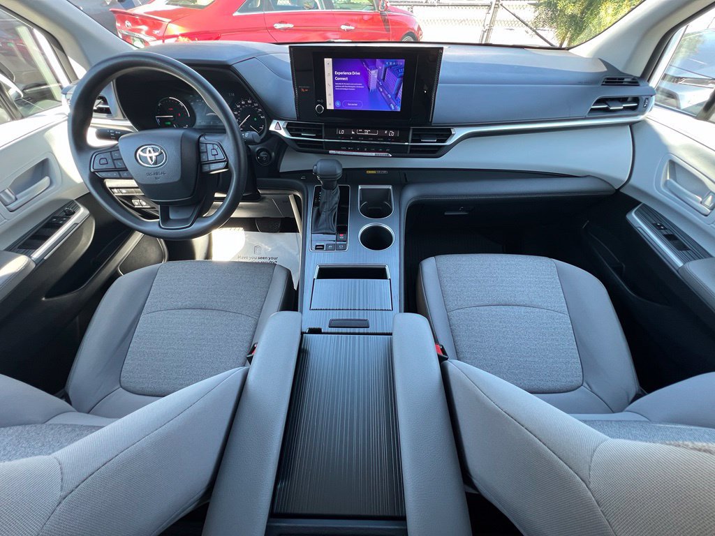 Certified 2026 Toyota Sienna LE AWD/4WD image 26