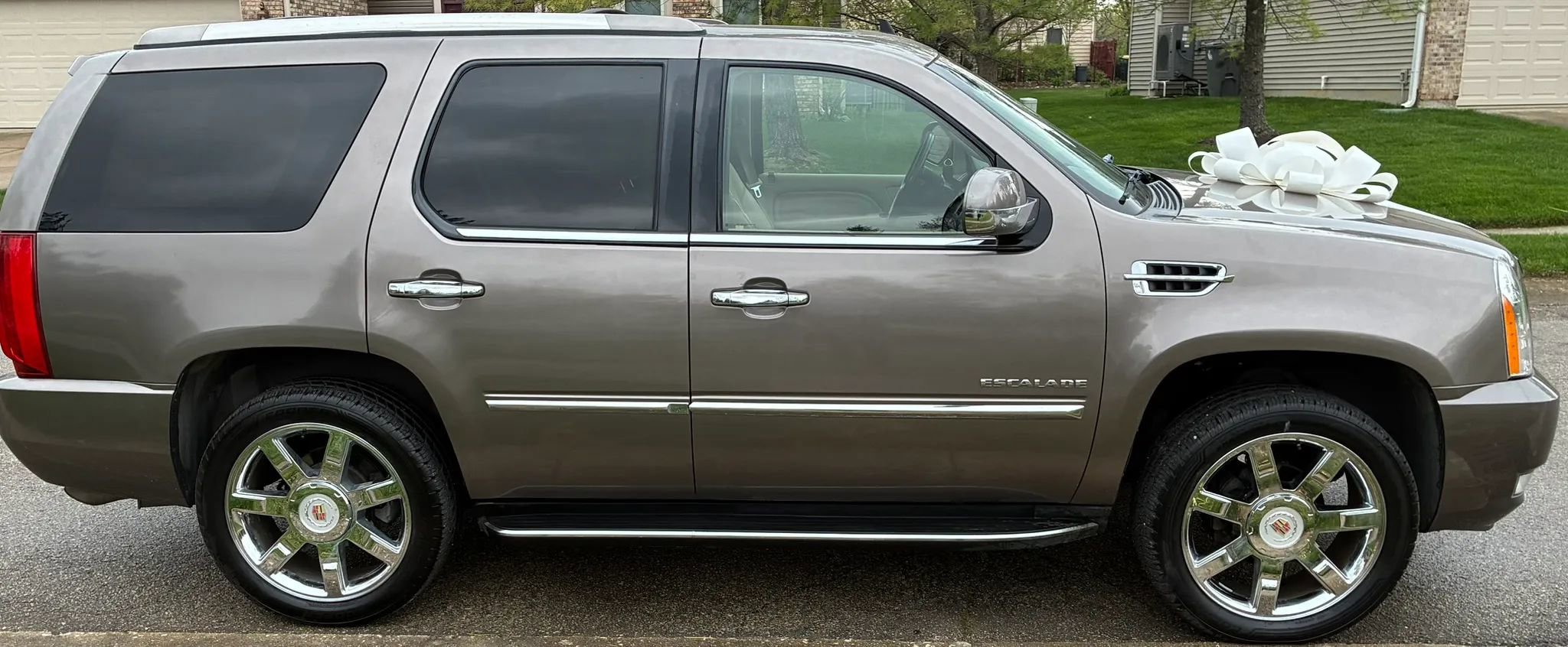 Used 2014 Cadillac Escalade Luxury AWD/4WD image 7