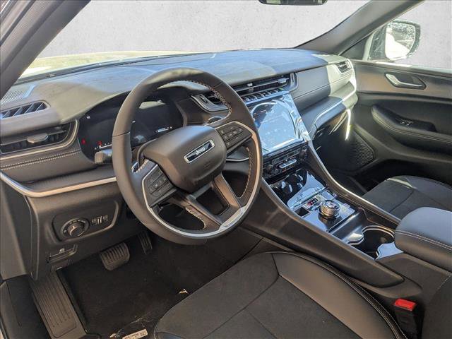 New 2025 Jeep Grand Cherokee L Altitude image 3