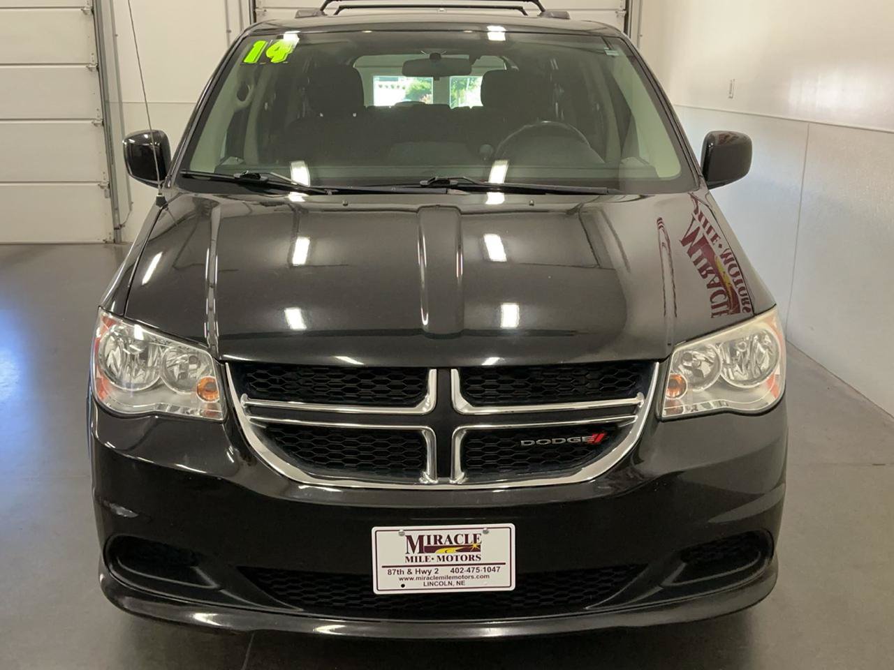 Used 2014 Dodge Grand Caravan SXT w/ Rear Park Assist Package FWD image 8