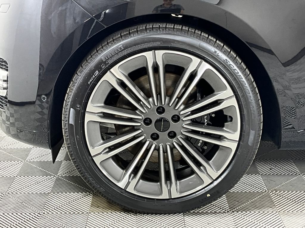 New 2026 Land Rover Range Rover Autobiography AWD/4WD image 9