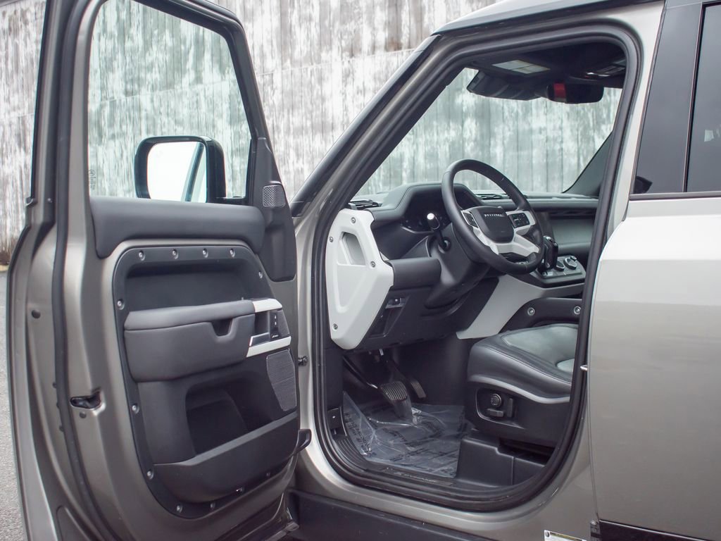 Certified 2024 Land Rover Defender 110 X-Dynamic SE image 11
