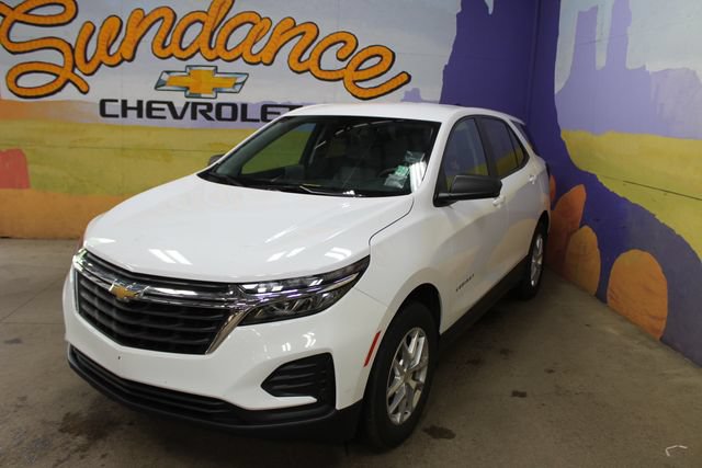 Used 2023 Chevrolet Equinox LS w/ LS Convenience Package AWD/4WD image 4
