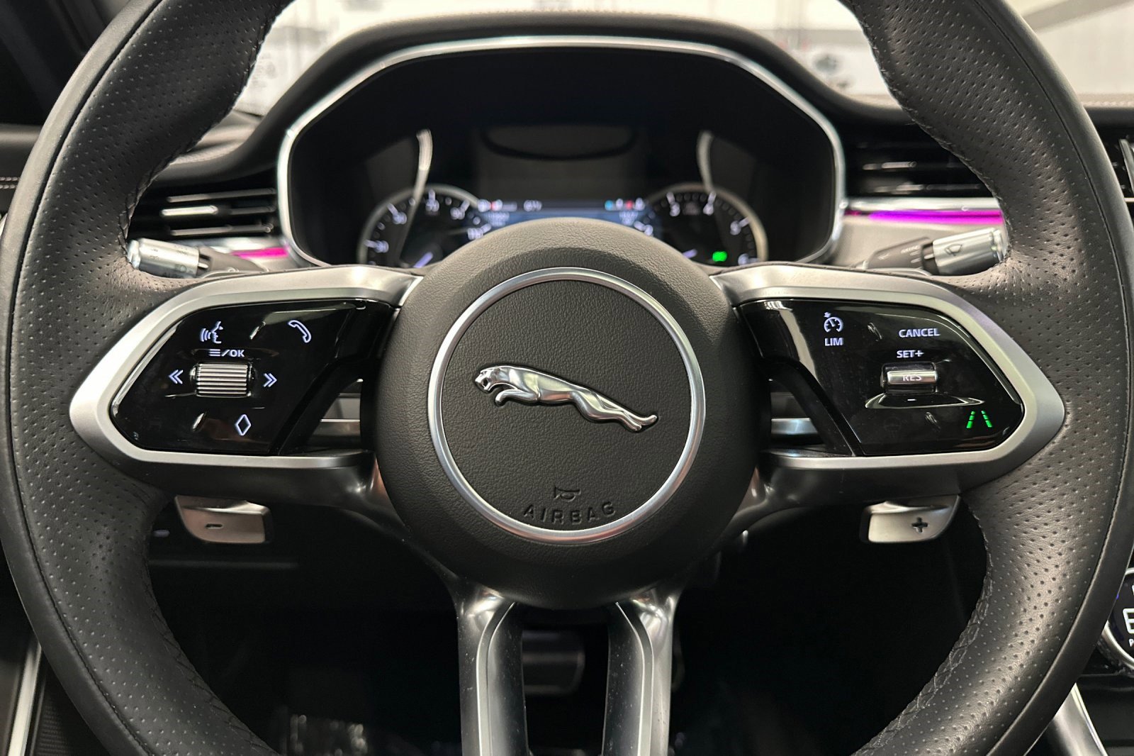 Used 2022 Jaguar XF R-Dynamic SE image 18