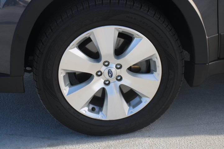 Used 2012 Subaru Outback 3.6R Limited w/ Moonroof Pkg AWD/4WD image 10