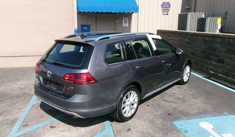 Used 2017 Volkswagen Golf Alltrack AWD/4WD image 2