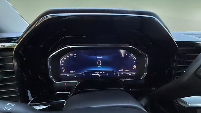 Used 2024 Chevrolet Silverado 2500 LT w/ Convenience Package image 16