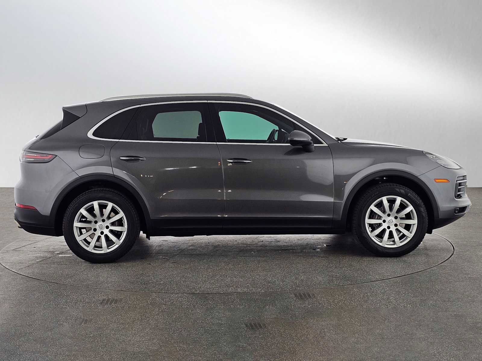 Used 2020 Porsche Cayenne image 2