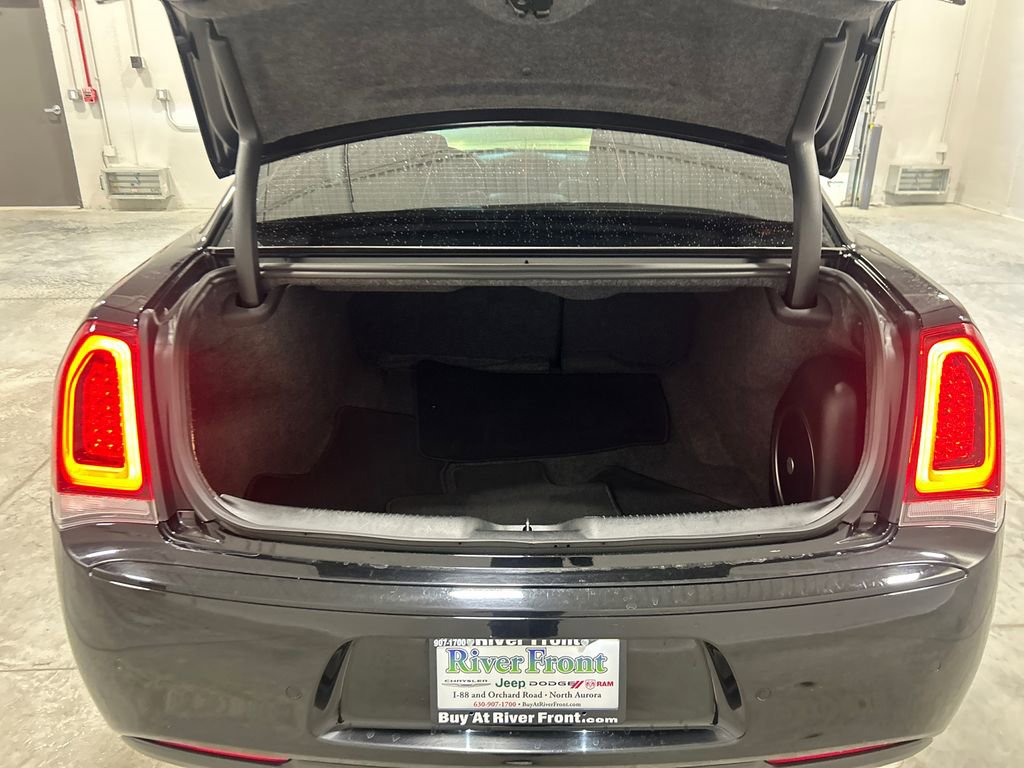 Used 2023 Chrysler 300 S image 34