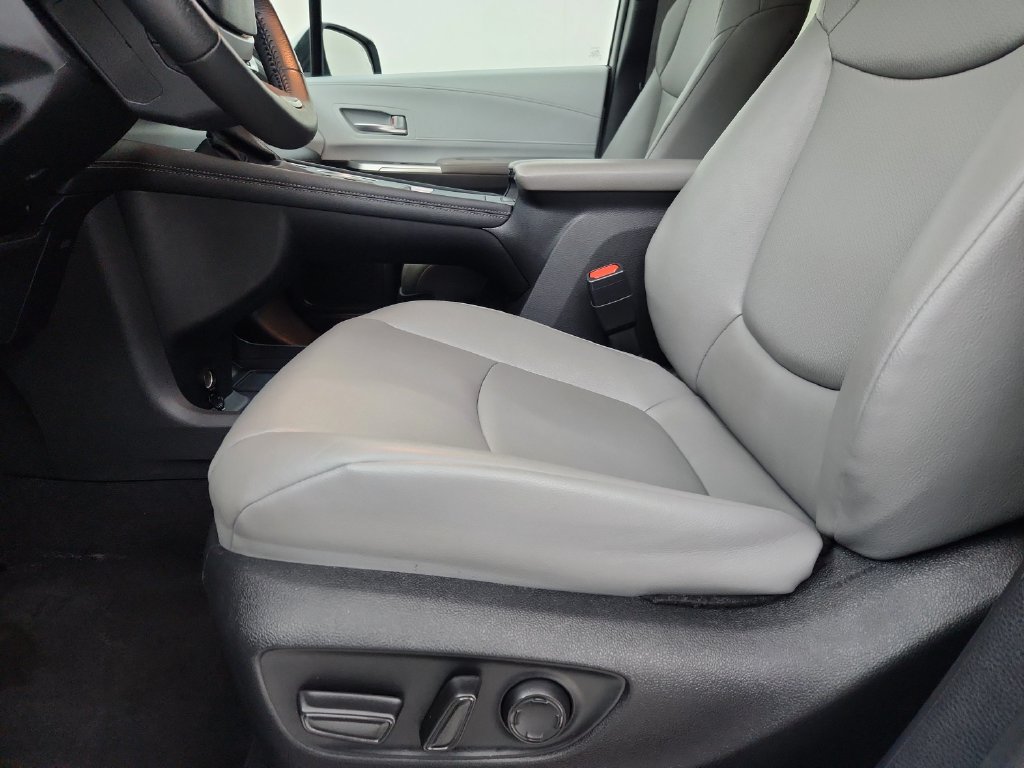 Used 2025 Toyota Sienna XLE FWD image 21