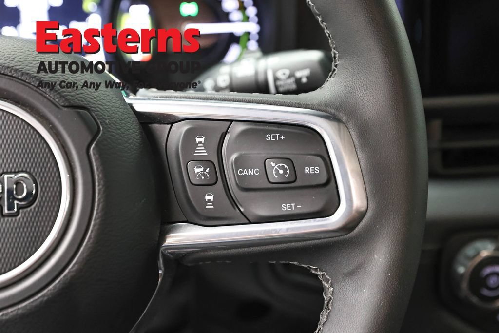 Used 2025 Jeep Wrangler Unlimited Sahara AWD/4WD image 16