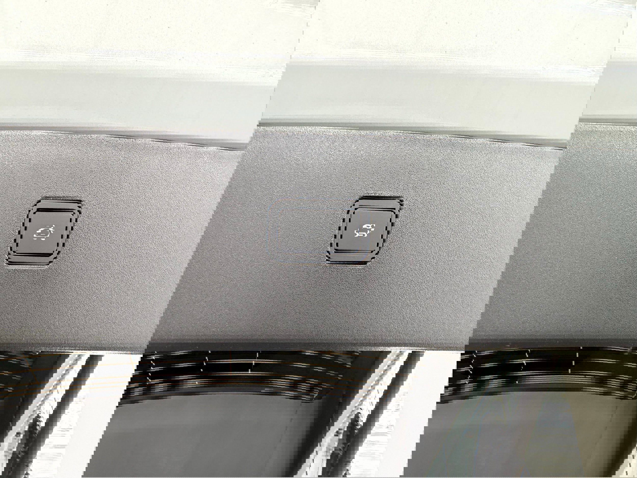 New 2026 Volvo EX30 Cross Country Ultra w/ Protection Package Premier image 28